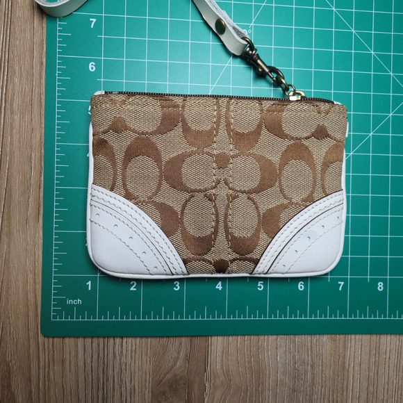 Coach Wristlet Tan Signature C with WhiteLeather Trim & Strap Americana Summer - Picture 7 of 8